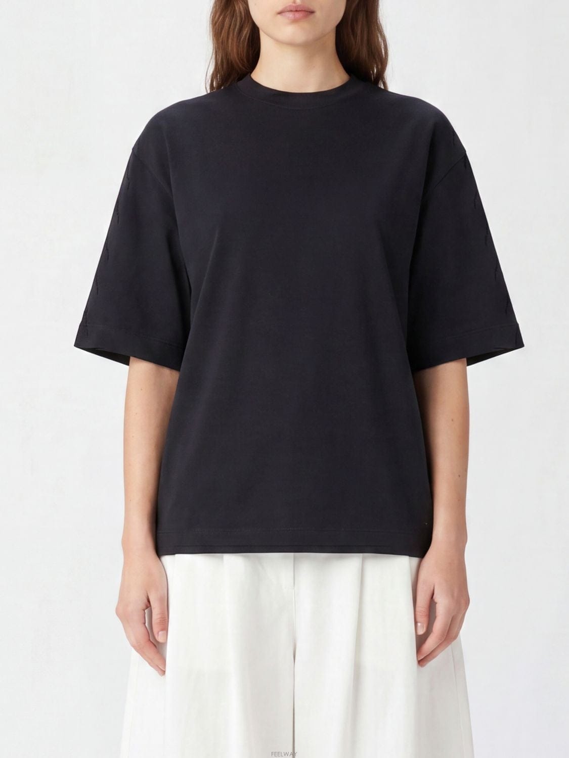 Jacquemus [A6] ��ũ���� 26ETSW00588AJ00254 ���� Ƽ���� 26ETSW00588AJ00254-990[A6] ��ũ���� 26ETSW00588AJ00254 ���� Ƽ���� 26ETSW005
