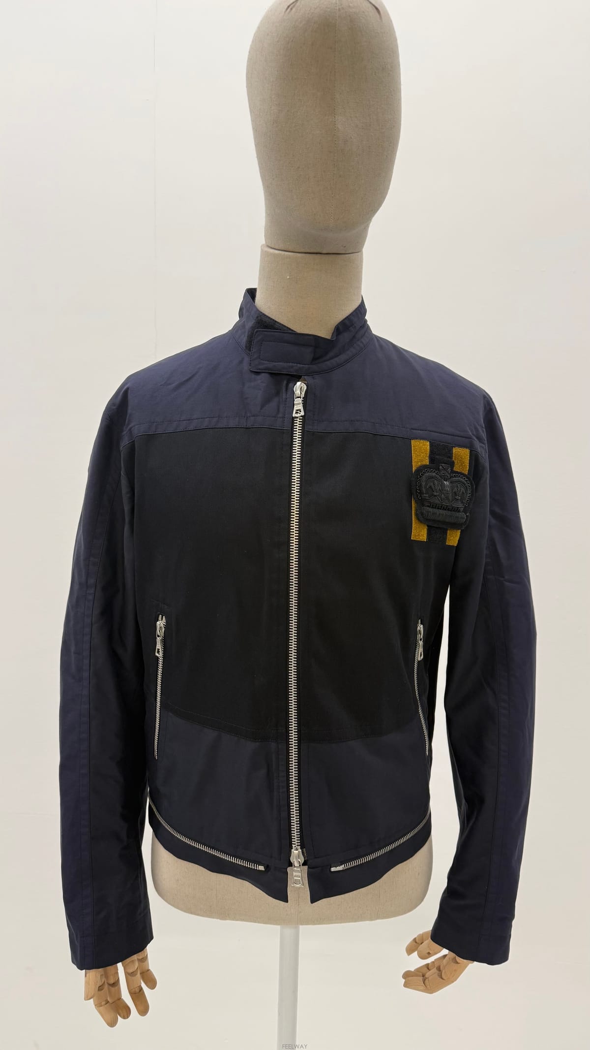 Dries Van Noten �帮�� �� ��ư �������帮�� �� ��ư ������
