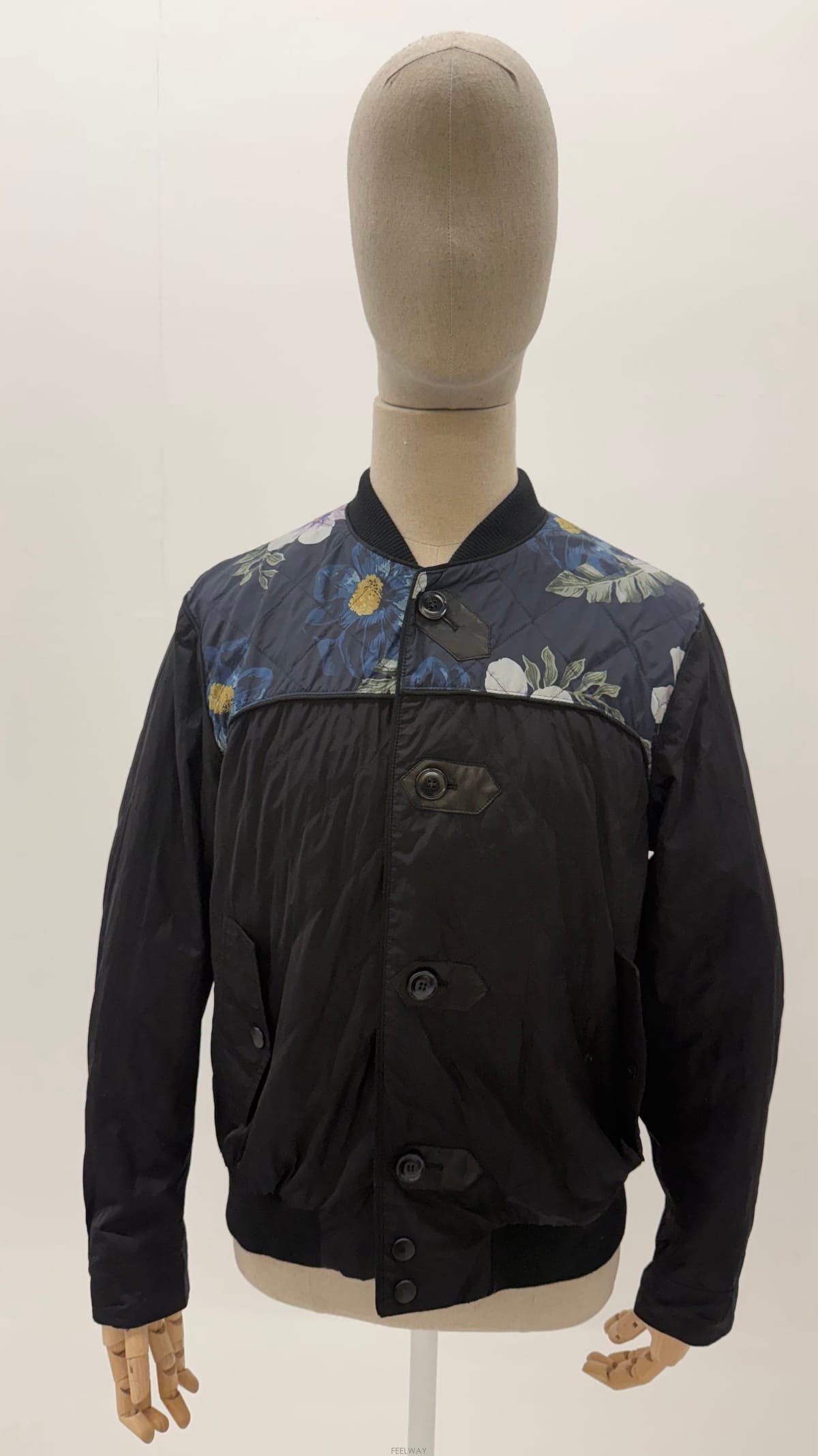Dries Van Noten �帮�� �� ��ư �������帮�� �� ��ư ������