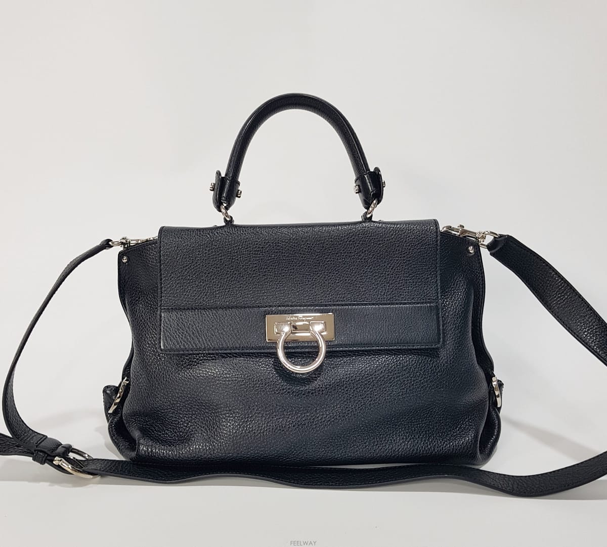 Ferragamo ��󰡸� ���Ǿ� ���� ��Ʈ ����� 21 A896��󰡸� ���Ǿ� ���� ��Ʈ ����� 21 A896