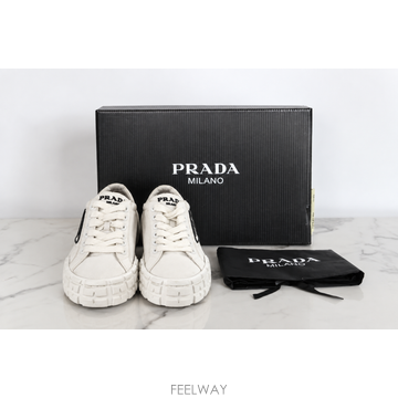 PRADA [�۵� ���Ÿ�����] ����� ���� �� �ﰢ�ΰ� �к긯 ����Ŀ�� ȭ��Ʈ[�۵� ���Ÿ�����] ����� ���� �� �ﰢ�ΰ� �к긯 ����
