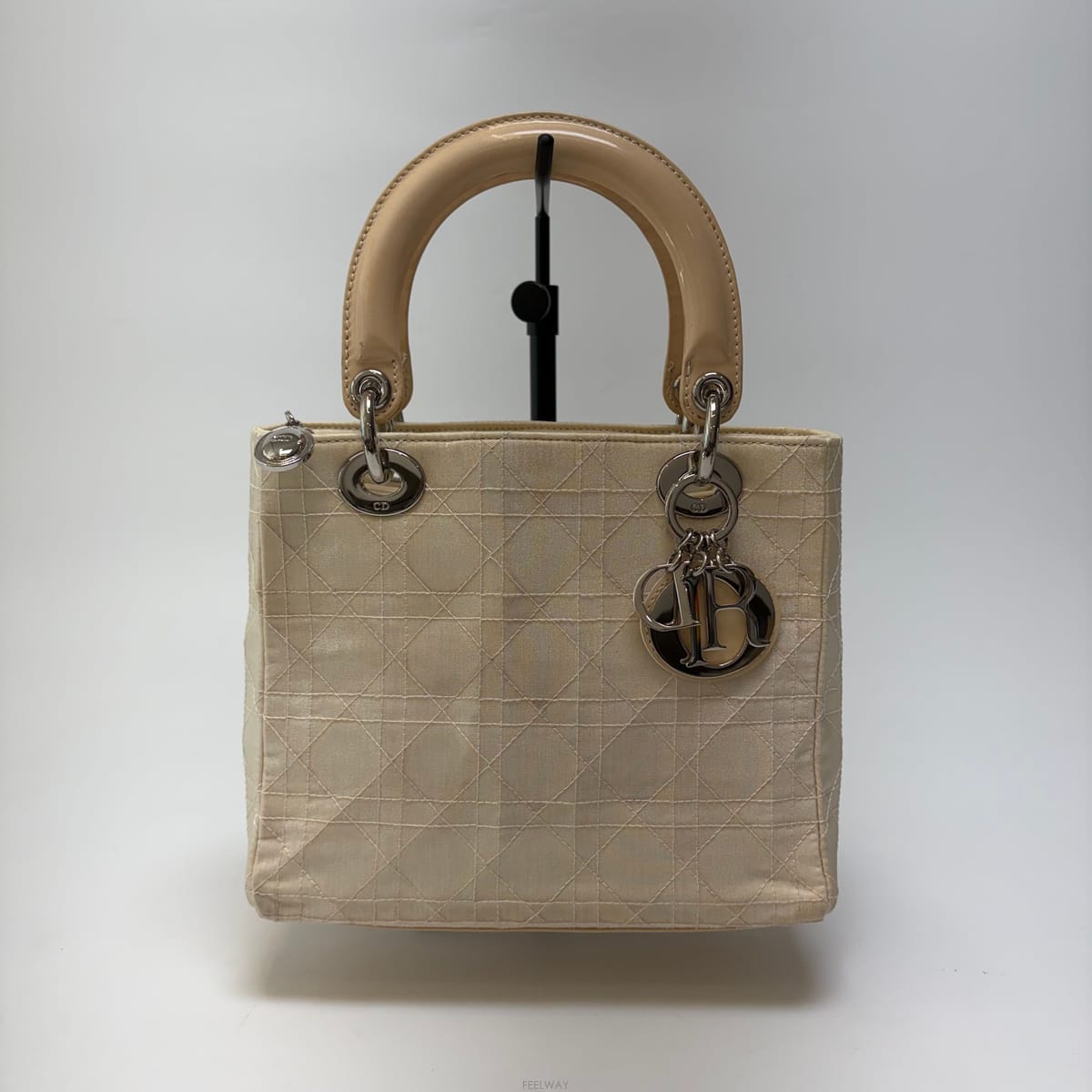 DIOR ��� ���̵��� ��� ��Ʈ�� ���̺��� ���� ���� (�ֻ��, ������)��� ���̵��� ��� ��Ʈ�� ���̺��� ���� ���� (�ֻ�