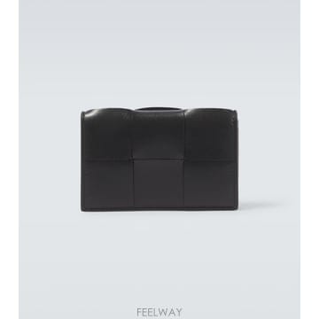 Bottega Veneta 26 FW ���װ� ����Ÿ cassette ī��Ʈ ���� ī�� Ȧ�� TP58201388326 FW ���װ� ����Ÿ cassette ī��Ʈ ���� ī�� Ȧ�� TP5
