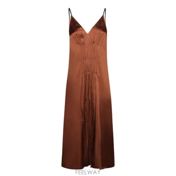 PRADA 26SS ����� �̵� �巹�� in ũ������ ��ƾ  ������ thin straps  ���� panel detail26SS ����� �̵� �巹�� in ũ������ ��ƾ  ������ thin 