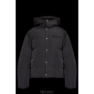 26SS 자크뮈스 패딩 자켓 with 후드  프론트 button 클로저  Side 포켓  OUM00094AW