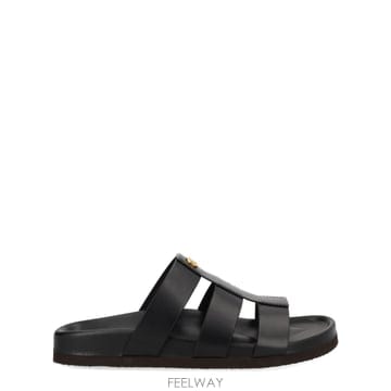 Valentino 26SS �߷�Ƽ�� ���� with Cage ������ �� VLogo Plaque on the ����Ʈ in ���� ��26SS �߷�Ƽ�� ���� with Cage ������ �� VLogo Plaque on