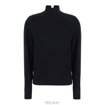 PINKO 26FW ���� ���� ���� �� ������ with �ΰ� ��ġ on the back in �� �� ĳ�ù̾� for ��26FW ���� ���� ���� �� ������ with �ΰ� ��ġ on the ba