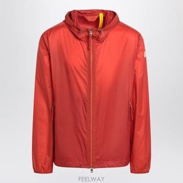 Moncler 25FW ��Ŭ���� Hamlin Red ���� with �ΰ� Plaque on the �� Puller �� �ΰ�25FW ��Ŭ���� Hamlin Red ���� with �ΰ� Plaque on the 