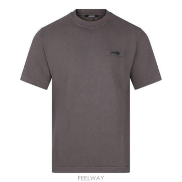 Jacquemus ��ũ���� �׷ν� �׷��� �ΰ� Ƽ���� TSM00133AJ00226 BROWN TP979617602��ũ���� �׷ν� �׷��� �ΰ� Ƽ���� TSM00133AJ00226 BRO