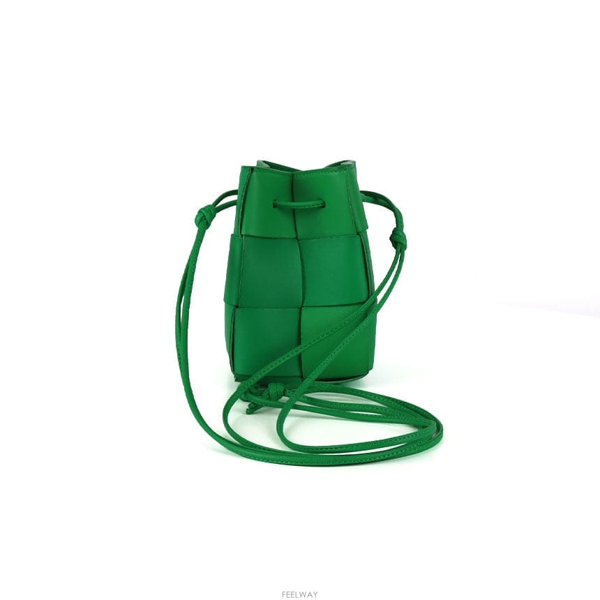 Bottega Veneta [�߰���ǰ�ٿ�] ���װ� ����Ÿ �̴� ���� ī��Ʈ ��Ŷ�� �з�Ŷ 680217 VCQC4 3722[�߰���ǰ�ٿ�] ���װ� ����Ÿ �̴� ���� ī��Ʈ ��Ŷ�� 