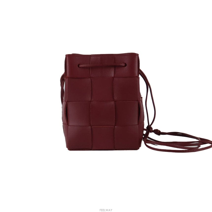 Bottega Veneta [�߰���ǰ�ٿ�] ���װ�����Ÿ ���� ī��Ʈ ��Ŷ ũ�ν��� 680218[�߰���ǰ�ٿ�] ���װ�����Ÿ ���� ī��Ʈ ��Ŷ ũ�ν��� 