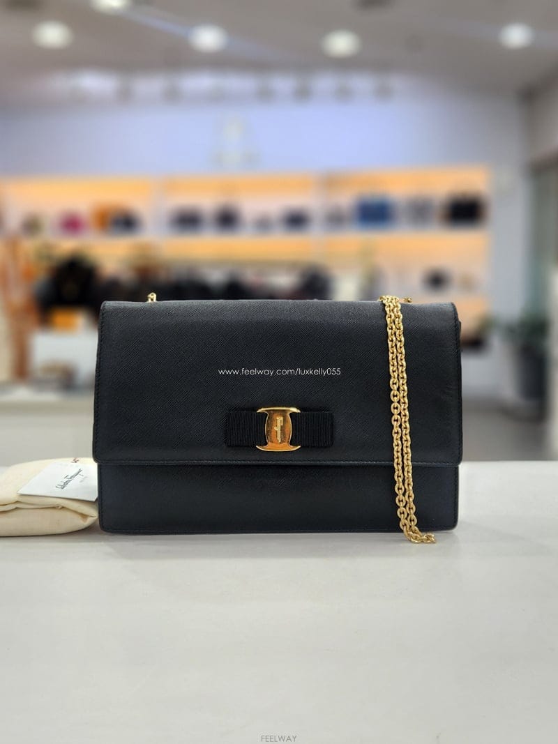 Ferragamo �䷹���� ���� �ٶ� ü�� ũ�ν��� 21D855�䷹���� ���� �ٶ� ü�� ũ�ν��� 21D855
