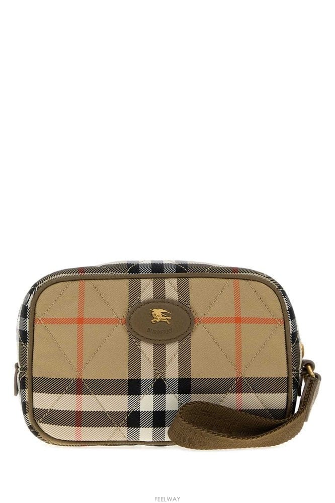 Burberry ������ LS HORSESHOE �Ŀ�ġ S21 8132097 A202 B0442326289������ LS HORSESHOE �Ŀ�ġ S21 8132097 A202 B044232628
