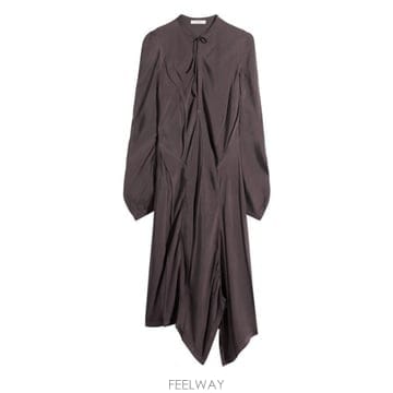 26 FW biais 스트랩 넥라인 버튼 플리츠 소프트 바이어스 드레스 브라운