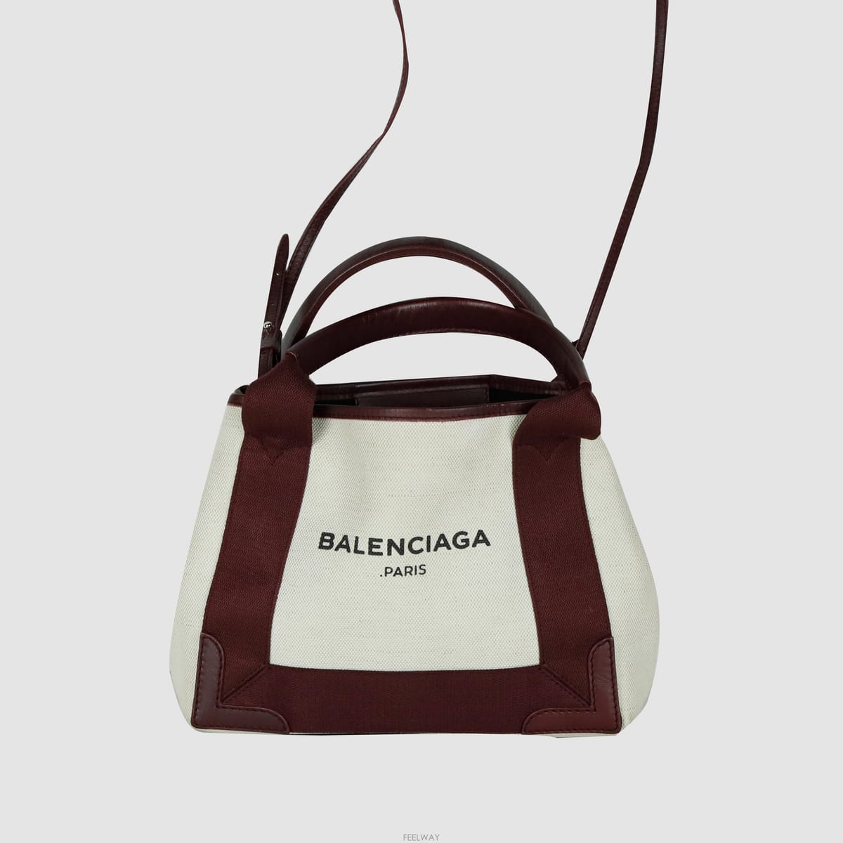 Balenciaga [�Ƹ�����]XS�߷��þư� ī�ٽ� ��Ʈ�� ũ�ν���390346[�Ƹ�����]XS�߷��þư� ī�ٽ� ��Ʈ�� ũ�ν���390346