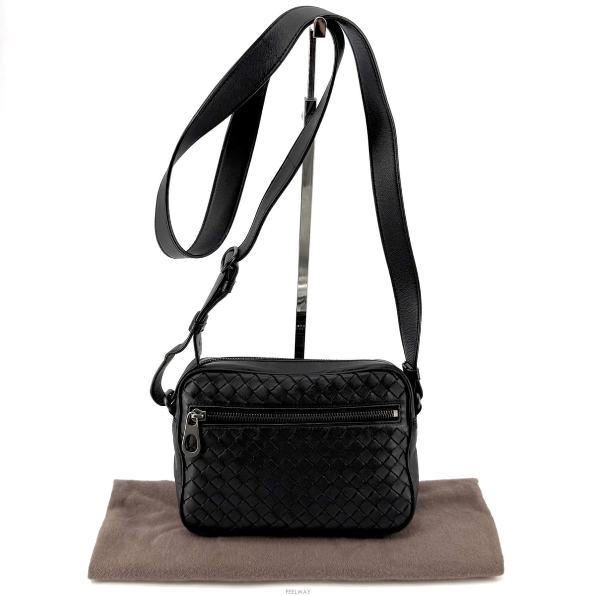 Bottega Veneta ���װ�����Ÿ ��Ʈ��ġ���� �޽��� ũ�ν��麸�װ�����Ÿ ��Ʈ��ġ���� �޽��� ũ�ν���