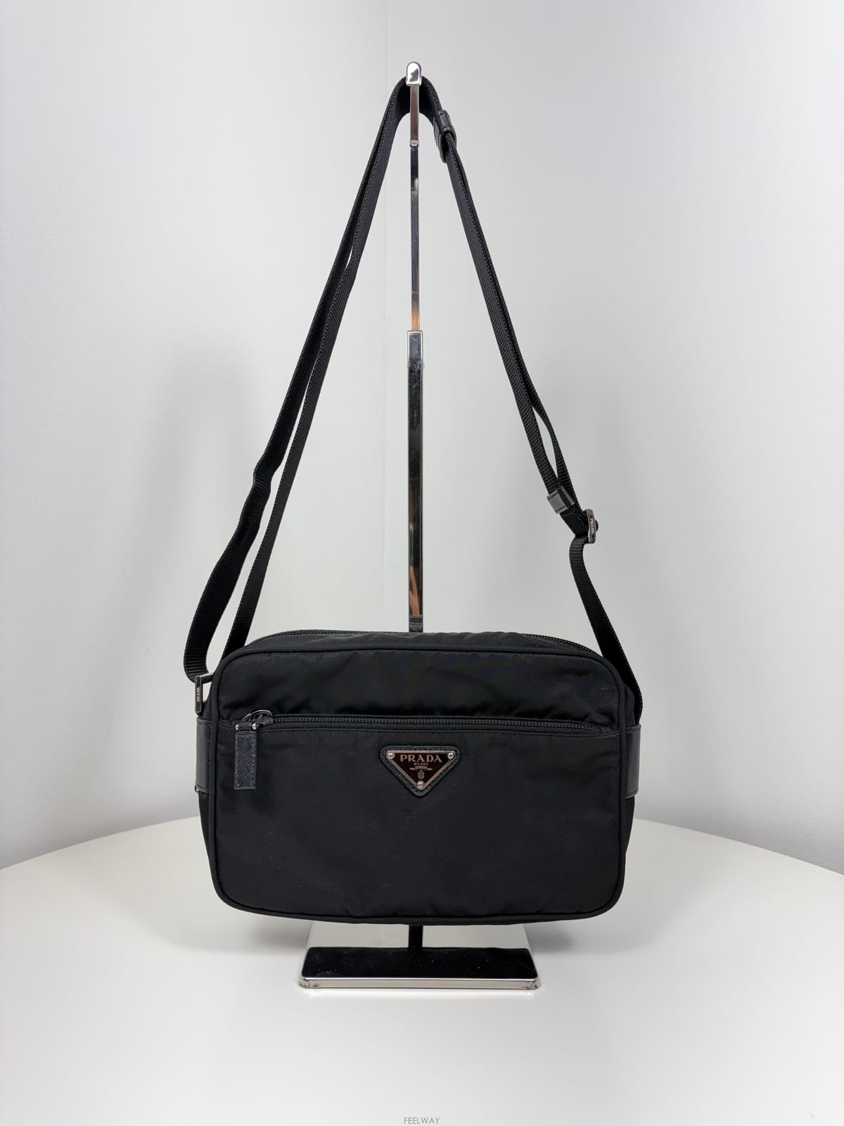 PRADA ����� �����Ϸ� ���ǾƳ� ī�޶�� ũ�ν�������� �����Ϸ� ���ǾƳ� ī�޶�� ũ�ν���