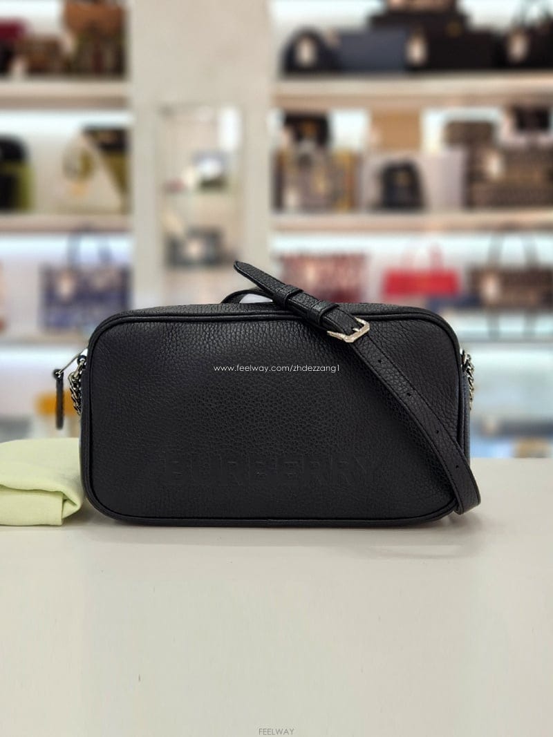 Burberry ������ �Ϸа���Ƽ�� �ΰ� ī�޶� ���� ũ�ν��� 80528481������ �Ϸа���Ƽ�� �ΰ� ī�޶� ���� ũ�ν��� 80528481