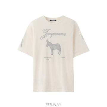 (해외배송) 쟈크뮈스 Jacquemus 로고 프린트 크루넥 티셔츠 TSM00625AJ00266