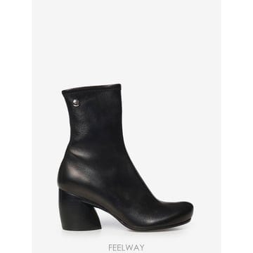 26 F/W 로에베 오발 앵클 부츠 인 스트레치 LAMBSKIN 나파 B0022429403