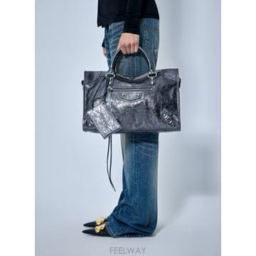 26 F/W 발렌시아가 르 시티 백 미디엄 865760 2AB4V 1 B0112400399