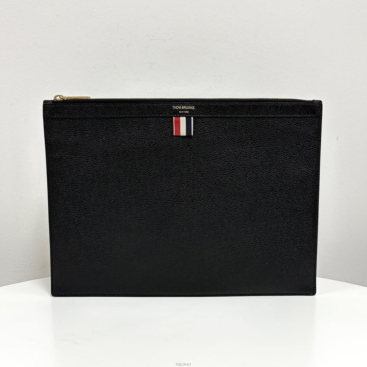 Thom Browne ����� �Ｑ Ŭ��ġ�� ���� �̵������ �Ｑ Ŭ��ġ�� ���� �̵�