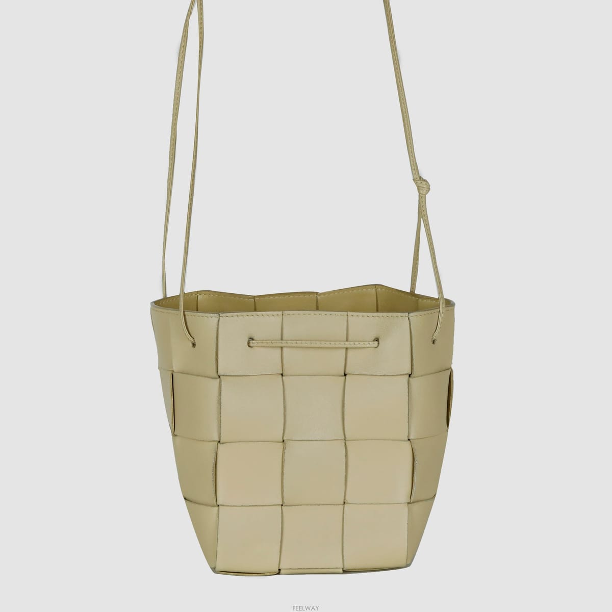Bottega Veneta [�Ƹ�����]���� ���װ�����Ÿ ī��Ʈ ��Ŷ�� ����� ũ�ν���680218[�Ƹ�����]���� ���װ�����Ÿ ī��Ʈ ��Ŷ�� ����� ũ��