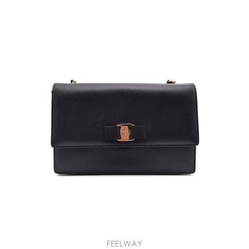 페라가모 바라 지니 체인 숄더백 L163240