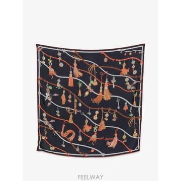 26 FW 베르사체 프린트 실크 트윌 스카프 90cm 10016001A18821 TP456558210