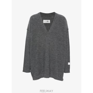 26 FW 메종마르지엘라 V넥 드롭 숄더 스웨터 S52HN0016M13289 TP454559007