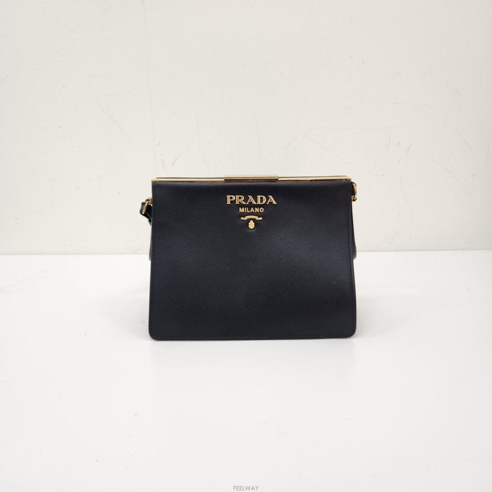 PRADA [�µ��߰���ǰ] ����� 1BC046 ���ǾƳ� ����Ʈ ������ ũ�ν���[�µ��߰���ǰ] ����� 1BC046 ���ǾƳ� ����Ʈ ������ ũ