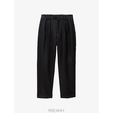 26 FW 베르사체 핀스트라이프 울 드레스 팬츠 10239561A19169 TP457601124