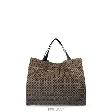 Issey Miyake 26FW BAO BAO �̼��� �̾��� ���� �ڵ�� BB69AG41141 TP58199633126FW BAO BAO �̼��� �̾��� ���� �ڵ�� BB69AG41141 TP5
