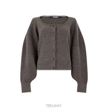 Jacquemus 26FW ��ũ���� ũ�� ������ with ��ư 26HCDW00845AK00276915 TP58195826626FW ��ũ���� ũ�� ������ with ��ư 26HCDW00845AK00276