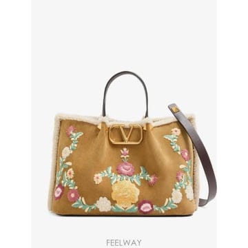 Valentino 26 FW �߷�Ƽ�� ����ٴ� ���̷ΰ� �ñ״�ó �÷η� �ڼ� �̵�� �����̵� ��Ʈ �� WB0R44JYI TP426 FW �߷�Ƽ�� ����ٴ� ���̷ΰ� �ñ״�ó �÷η� �ڼ� 