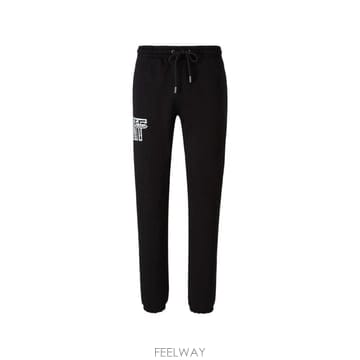 Off White 26 FW ����ȭ��Ʈ ��� �ַο� Ŀ�� �ΰ� ����Ʈ Ʈ������ 44MCH057F26F003 TP4571411726 FW ����ȭ��Ʈ ��� �ַο� Ŀ�� �ΰ� ����Ʈ Ʈ������