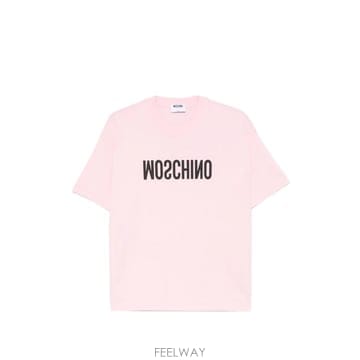Moschino 26 FW ��Ű�� �ΰ� ����Ʈ Ƽ���� A07065541 TP45590459026 FW ��Ű�� �ΰ� ����Ʈ Ƽ���� A07065541 TP45590459