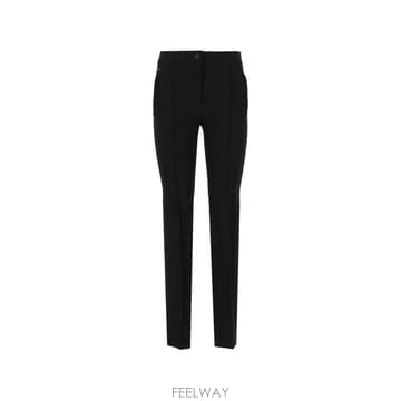 Moncler 26 FW ��Ŭ���� �׷���� logo patch slim fit trousers L20982A00005 TP26 FW ��Ŭ���� �׷���� logo patch slim fit trousers L
