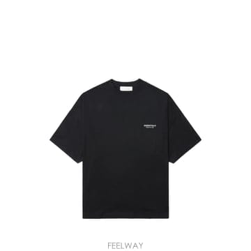 Fear of God 26 FW �Ǿ���갫 �ΰ� ����Ʈ ��ư Ƽ���� ESSTEW01496MRBKX00L TP45963324726 FW �Ǿ���갫 �ΰ� ����Ʈ ��ư Ƽ���� ESSTEW01496MR