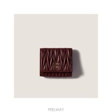 Miu Miu �δ��� MIU MIU �̿�̿� ���ǵ� �����δ��� MIU MIU �̿�̿� ���ǵ� ����