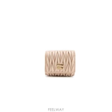 Miu Miu �δ��� MIU MIU �̿�̿� ������ �����δ��� MIU MIU �̿�̿� ������ ����