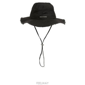 인더샵 JACQUEMUS 아티초크 메탈 로고 버킷햇