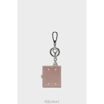인더샵 Maison Margiela 메종 마르지엘라 핑크 키링