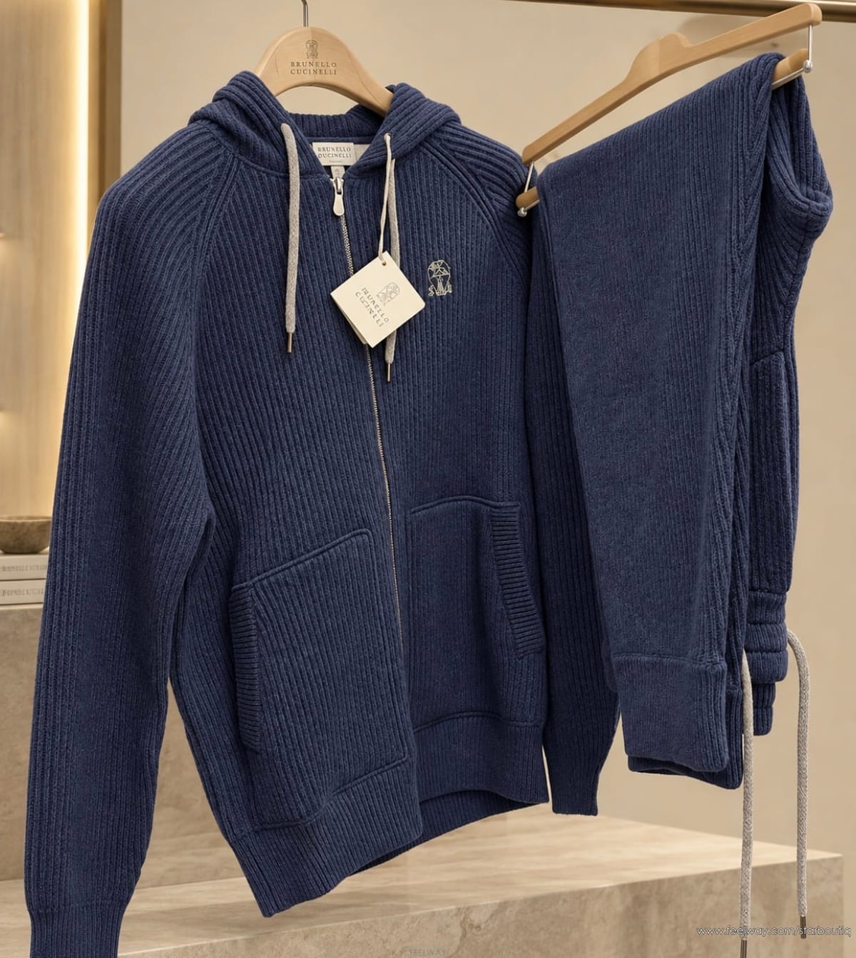 Brunello Cucinelli ���ڷ� ��ġ�ڸ� ĳ�ù̾� ������Ʈ ���� ���̺���ڷ� ��ġ�ڸ� ĳ�ù̾� ������Ʈ ���� ���̺�