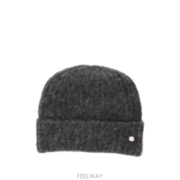 26 FW 헬렌카민스키 로고 장식 니트 비니 HAT52612CHARCOAL TP459189775