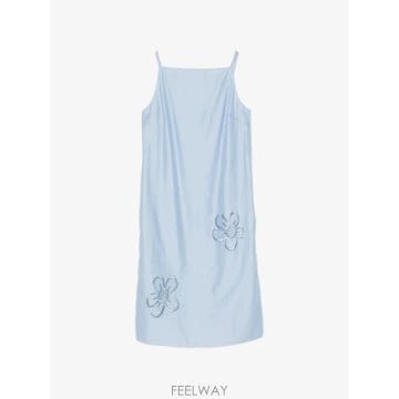 26 FW 아이스버그 플라워 아플리케 스파게티 스트랩 드레스 H0715197 TP454521829