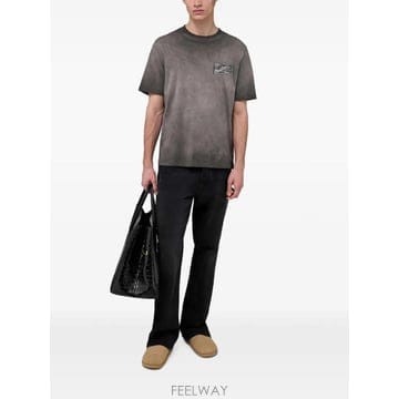 Amiri 26 FW �ƹ̸� ���̵�� �ΰ� ��ġ ��ư Ƽ���� AMTOJR1145 TP45514088826 FW �ƹ̸� ���̵�� �ΰ� ��ġ ��ư Ƽ���� AMTOJR1145