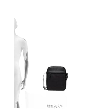| Other Brand | 26 FW Trussardi Medium logo print pebbled messenger bag Z59026 FW Trussardi Medium logo print pebbled messenger ba