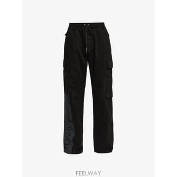 26 FW 오프화이트 로고 프린트 카고 팬츠 44MCF04PF26F001 TP458360350