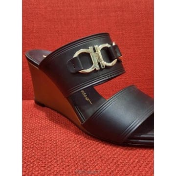 Ferragamo 26 FW ��󰡸� Gancini buckle wedge sandals CHAIM70 TP45978937626 FW ��󰡸� Gancini buckle wedge sandals CHAIM70 TP